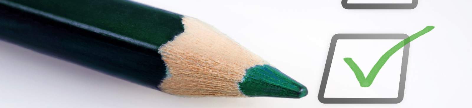 Die IWB/EFRE Webseite ist mittels verschiedener Maßnahmen für viele Menschen mit Behinderungen bestmöglich barrierefrei gestaltet und geprüft. Foto mit einem grünen Farbstift, der eine checkliste abhakt. Die Barrierefreiheit dieser Webseite wurde durch mehrere Maßnahmen für Menschen mit Behinderung umgesetzt..