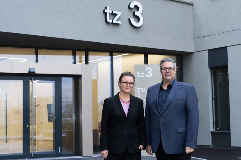 Durch Bauteilaktivierung, Grundwassernutzung und andere Maßnahmen entstand in der Seestadt Aspern ein Vorzeigeprojekt für Energieeffizienz und nachhaltiges Bauen. Kofinantiert aus dem EFRE & JTF-Programm.