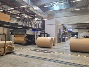 Aus dem Fonds für regionale Entwicklung kofinanzierte Maschinen für die effiziente und nachhaltige Produktion von Wellpappe in der Firma w-well.