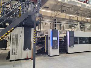 Aus dem Fonds für regionale Entwicklung kofinanzierte Maschinen für die effiziente und nachhaltige Produktion von Wellpappe in der Firma w-well.