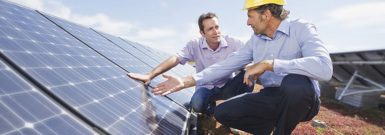 Förderschwerpunkt Nachhaltigkeit durch Energieeffizienz, Dekarbonisierung und Ressourcenschonung Das Bild zeigt eine PV-Anlage als Symbol für den Förderschwerpunkt Nachhaltigkeit durch Energieeffizienz, Dekarbonisierung und Ressourcenschonung